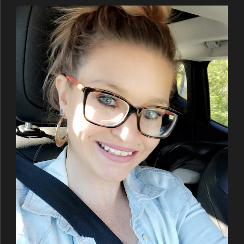 Meet your Posher, Courtney